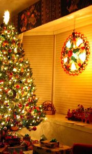 Превью обои елка, подарки, гирлянды, украшения, игрушки, дом, праздник, рождество, новый год