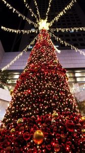 Превью обои елка, рождество, праздник, игрушки, торговый центр, зал