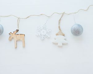 Превью обои елка, снежинка, шар, белый, новый год, рождество