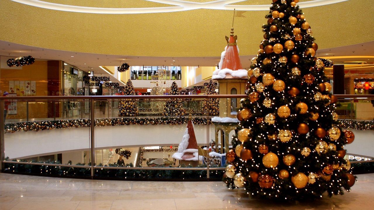 Обои елка, торговый центр, праздник, рождество, суета, новый год, настроение