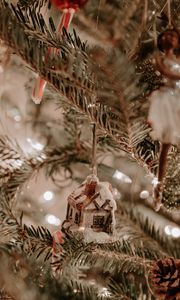 Превью обои елка, украшения, домик, гирлянды, новый год, рождество