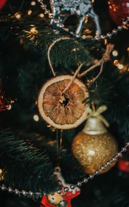 Превью обои елка, украшения, гирлянды, рождество, новый год