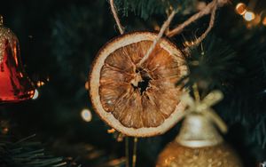 Превью обои елка, украшения, гирлянды, рождество, новый год