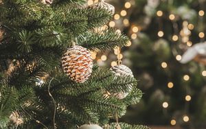Превью обои елка, украшения, гирлянды, рождество, новый год, праздники