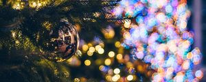 Превью обои елка, украшения, гирлянды, огни, новый год, рождество, праздники
