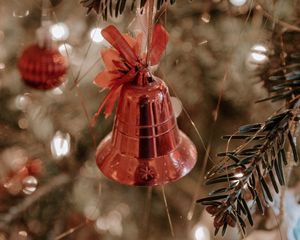 Превью обои елка, украшения, колокольчик, бант, новый год, рождество