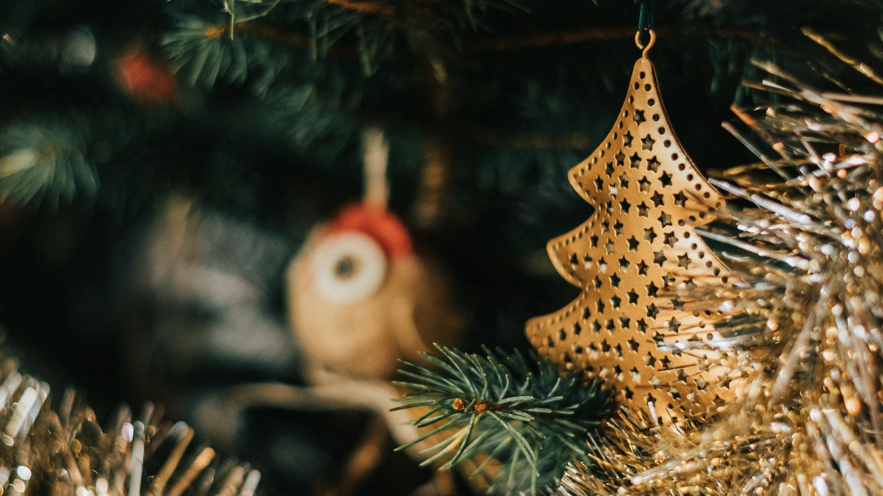 Обои елка, украшения, мишура, гирлянда, новый год, рождество