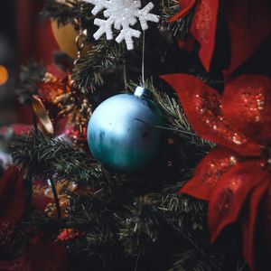 Превью обои елка, украшения, новый год, рождество, праздники
