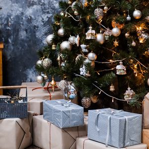 Превью обои елка, украшения, подарки, новый год, рождество
