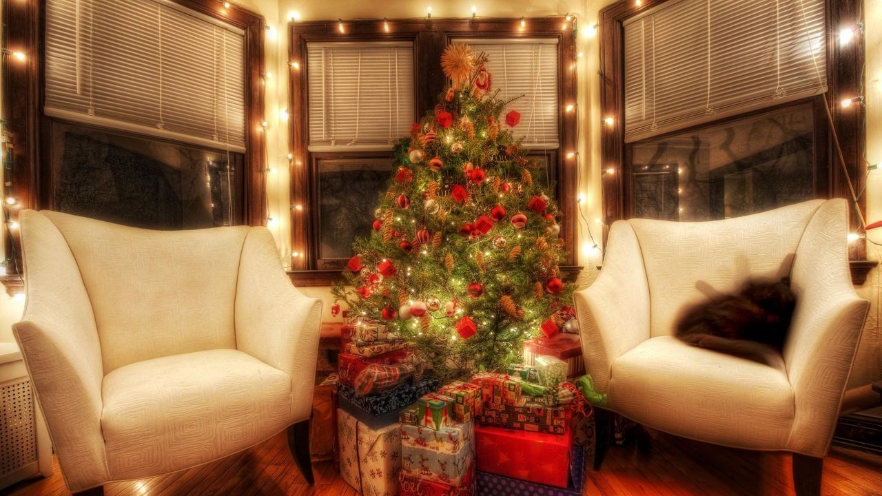Обои елка, украшения, подарки, комната, кресла, рождество