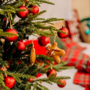Превью обои елка, украшения, рождество, новый год, праздники