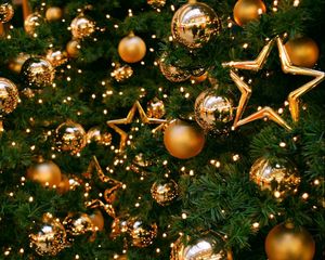 Превью обои елка, украшения, шары, звезды, золото, новый год, рождество, праздник