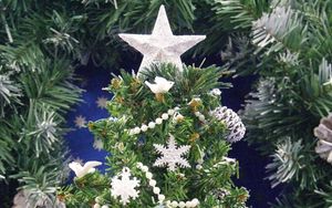 Превью обои елка, звезда, украшения, праздник, настроение, новый год