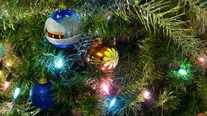 Превью обои елочные игрушки, шары, гирлянда, елка, праздник, новы год