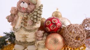 Превью обои елочные игрушки, шары, мишка, рождество, праздник, блестки