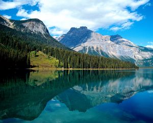 Превью обои emerald lake, национальный парк, озеро, деревья, отражение, горы