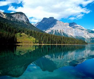 Превью обои emerald lake, национальный парк, озеро, деревья, отражение, горы