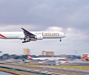 Превью обои emirates, boeing, самолет, полет, небо