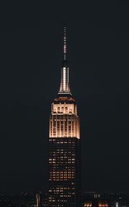 Превью обои empire state building, башня, здание, ночь, архитектура, огни, темный