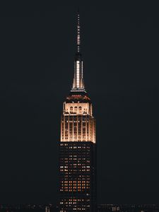 Превью обои empire state building, башня, здание, ночь, архитектура, огни, темный