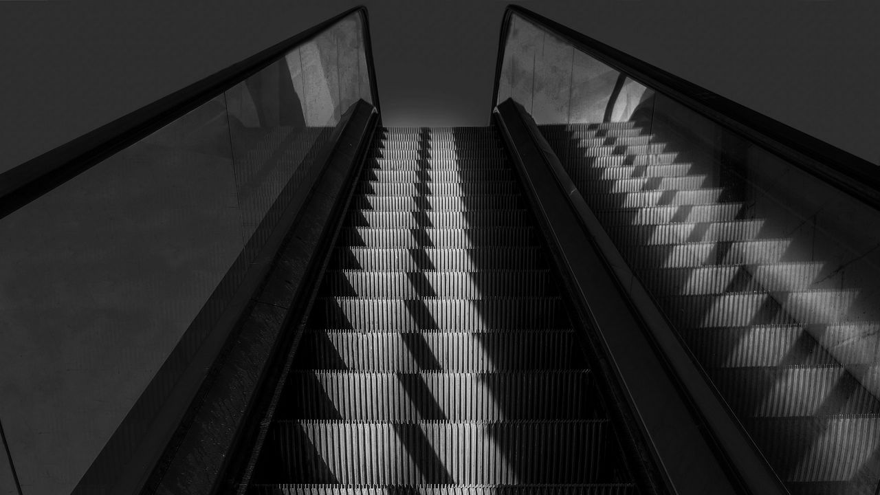 Обои эскалатор, лестница, чб, серый