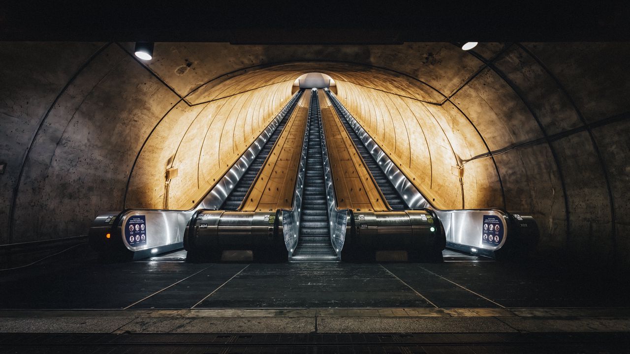 Обои эскалатор, метро, тоннель, пустой, темный
