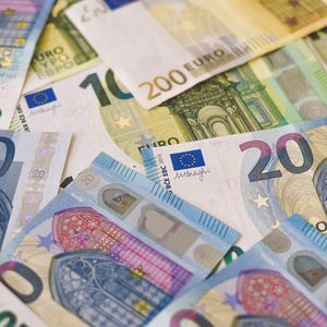 Превью обои евро, деньги, банкноты, купюры, наличные