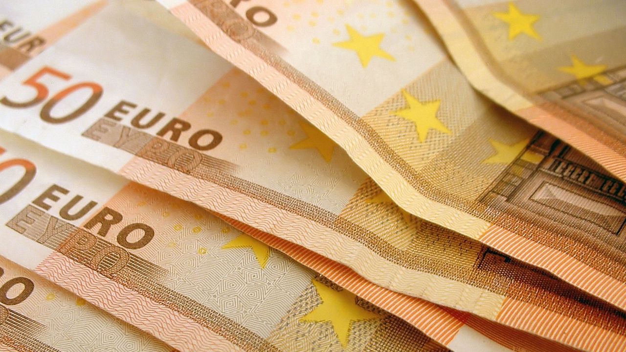 Обои евро, деньги, купюры, зло