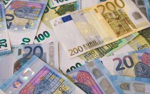 Превью обои евро, деньги, наличные, купюры, банкноты