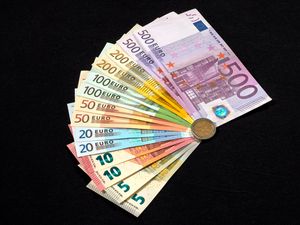 Превью обои евро, купюры, валюта, деньги