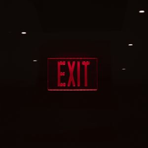 Превью обои exit, табличка, надпись, красный, темный