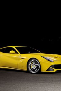 Превью обои f12 berlinetta, ferrari, желтый, вид сбоку