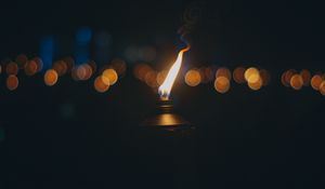 Превью обои факел, огонь, фитиль, блики