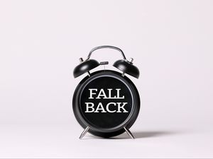 Превью обои fall back, слова, надпись, будильник, часы