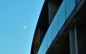 Превью обои фасад, здание, небо, луна, синий