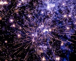 Превью обои фейерверк, искры, дым, фиолетовый