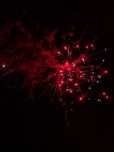 Превью обои фейерверк, искры, дым, красный, темный, ночь