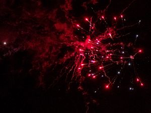 Превью обои фейерверк, искры, дым, красный, темный, ночь