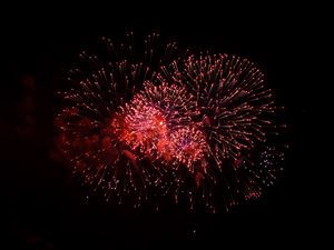 Превью обои фейерверк, искры, красный, праздник
