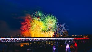 Превью обои фейерверк, мост, праздник, разноцветный