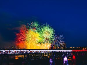 Превью обои фейерверк, мост, праздник, разноцветный