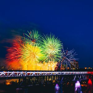 Превью обои фейерверк, мост, праздник, разноцветный