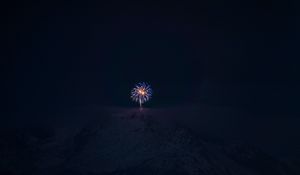 Превью обои фейерверк, ночь, горы, темнота, темный