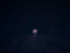 Превью обои фейерверк, ночь, горы, темнота, темный