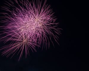Превью обои фейерверк, салют, искры, фиолетовый