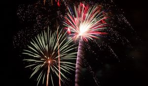 Превью обои фейерверк, взрывы, искры, огни, праздник