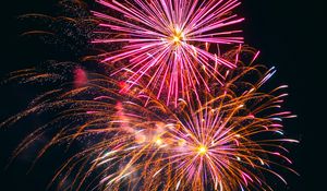 Превью обои фейерверк, взрывы, искры, праздник