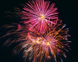 Превью обои фейерверк, взрывы, искры, праздник