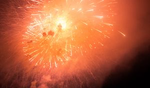 Превью обои фейерверк, взрывы, искры, свет, дым, красный