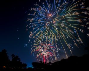 Превью обои фейерверки, искры, взрывы, небо, праздник